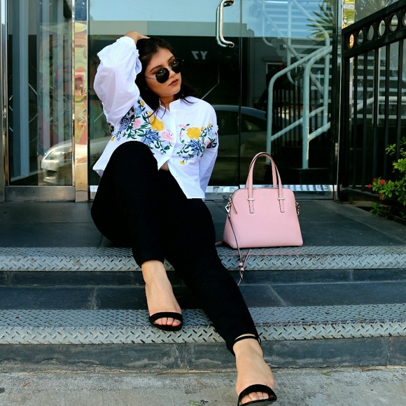 Meet your Posher, Elizabeth - Picture 2 of 4